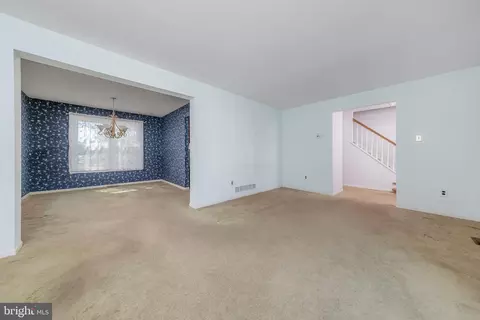Living - 17 Framingham Rd, Beverly, NJ 08010 photo 3 of 3