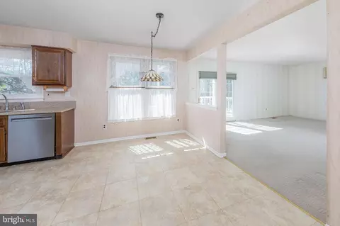 Entry Way - 17 Framingham Rd, Beverly, NJ 08010 photo 2 of 2