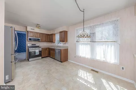 Entry Way - 17 Framingham Rd, Beverly, NJ 08010 photo 1 of 2