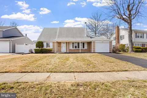 25 Gamewell Ln, Willingboro, NJ 08046