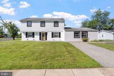 136 Pageant Ln, Willingboro, NJ 08046