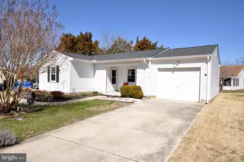 21 Cheshire Ct, Southampton, NJ 08088