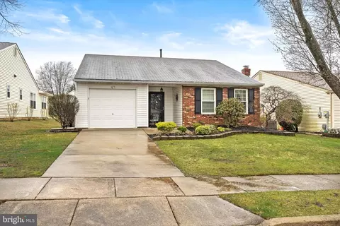 107 Carriage Hill Ct, Columbus, NJ 08022