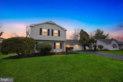25 Thornhill Ln, Willingboro, NJ 08046
