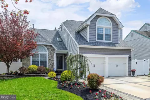 4 Hartzel Ct, Mount Laurel, NJ 08054