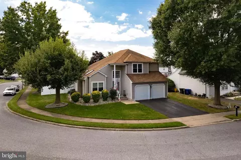 19 London Rd, Burlington, NJ 08016