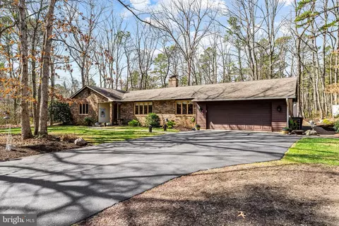 3 Fox Trl, Medford, NJ 08055
