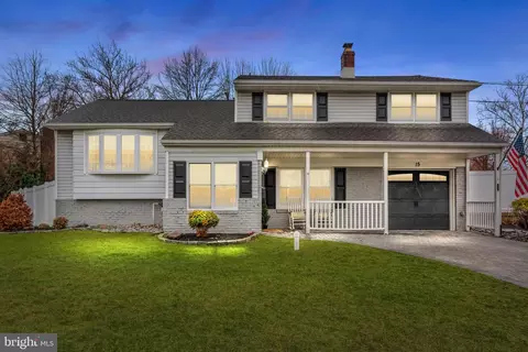 15 Evergreen Ln, Burlington, NJ 08016