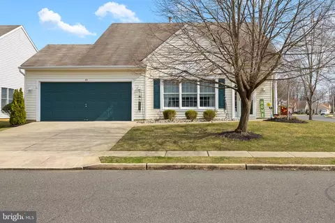 82 Wagon Wheel Ln, Columbus, NJ 08022