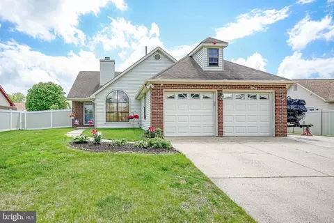 168 Greenbrook Dr, Marlton, NJ 08053