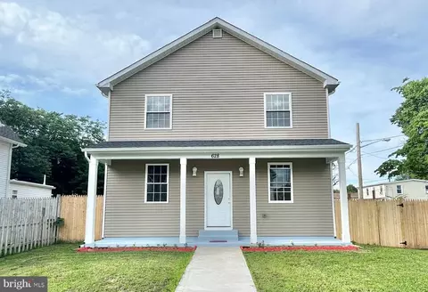 628 W 2nd St, Florence, NJ 08518