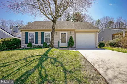 30 Buckingham Dr, Southampton, NJ 08088