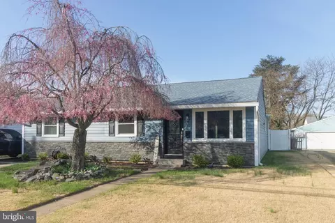 444 N Forklanding Rd, Maple Shade, NJ 08052