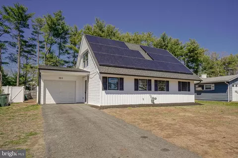 101 Shawmont Ln, Willingboro, NJ 08046