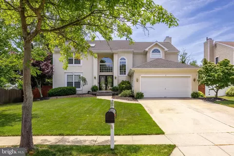 2 Parkdale Pl, Marlton, NJ 08053