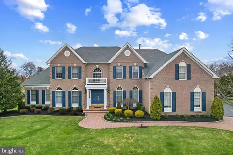223 Country Club Dr, Moorestown, NJ 08057