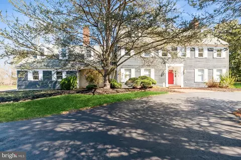 10 Baldwin Hill Pl, Moorestown, NJ 08057