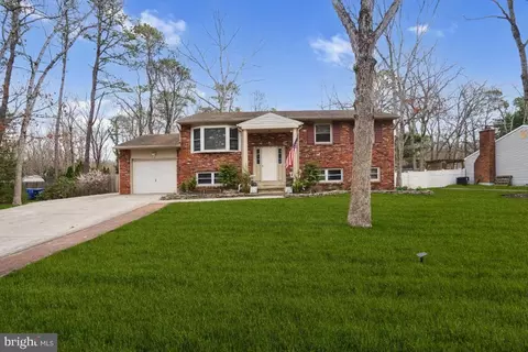 7 Lilac Ln, Medford, NJ 08055