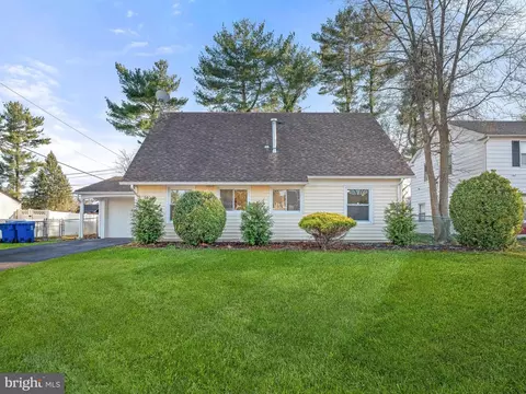 54 Bayberry Ln, Willingboro, NJ 08046