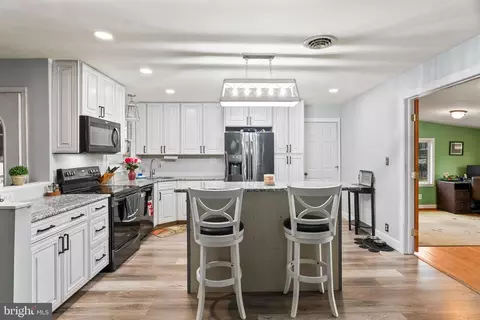 206 E Upper Park Rd, Mount Laurel, NJ 08054