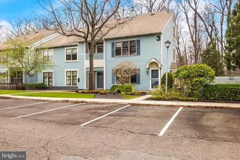 122 Arden Ct # B, Mount Laurel, NJ 08054