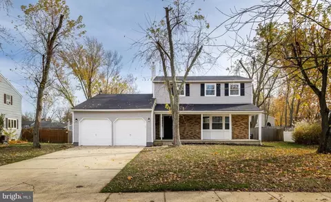 122 Swedes Run Dr, Delran, NJ 08075