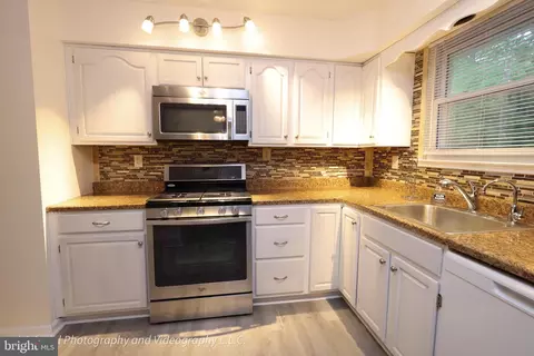 Kitchen - 26 Woodside Dr, Tabernacle, NJ 08088 photo 1 of 4