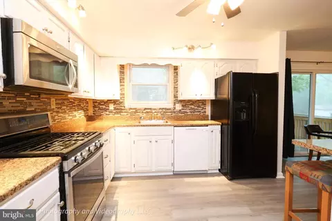 Kitchen - 26 Woodside Dr, Tabernacle, NJ 08088 photo 3 of 4