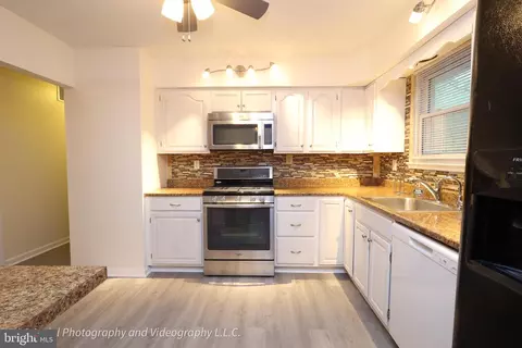 Kitchen - 26 Woodside Dr, Tabernacle, NJ 08088 photo 2 of 4
