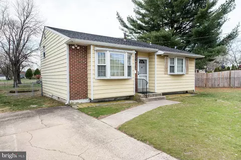 112 High St, Maple Shade, NJ 08052