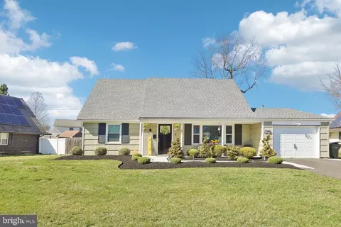 100 Glenview Ln, Willingboro, NJ 08046