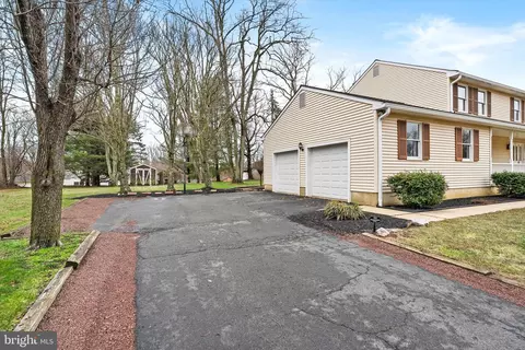 3 Eleanor Dr, Wrightstown, NJ 08562 photo 3