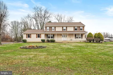 3 Eleanor Dr, Wrightstown, NJ 08562