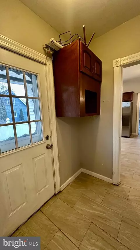 Entry Way - 330 Kossuth St, Riverside, NJ 08075 photo 3 of 8