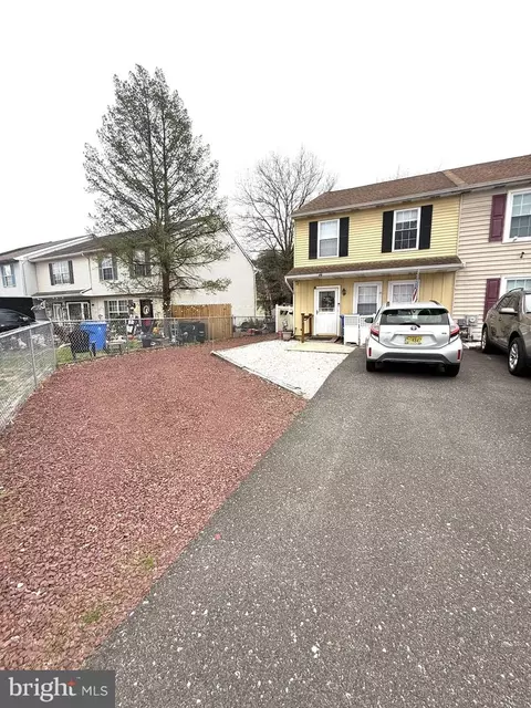 12 E 4th St, Burlington, NJ 08016