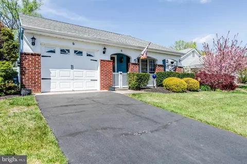 6 Finchley Ct, Southampton, NJ 08088