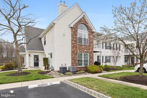 1406 B Staghorn Dr, Mount Laurel, NJ 08054