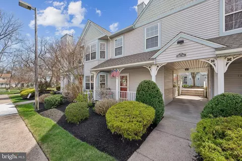 302 Sweetwater Dr, Cinnaminson, NJ 08077