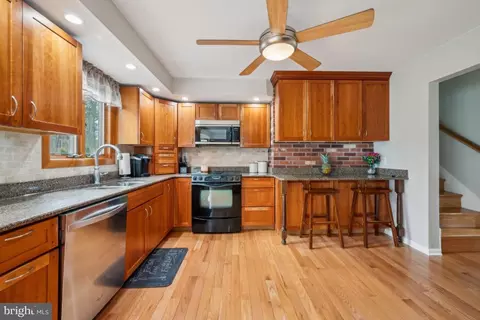 Kitchen - 211 Oak Ln, Tabernacle, NJ 08088 photo 2 of 2