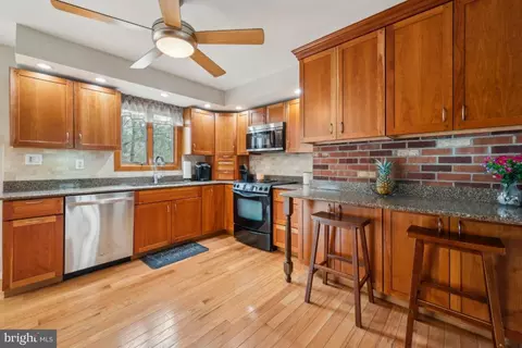 Kitchen - 211 Oak Ln, Tabernacle, NJ 08088 photo 1 of 2