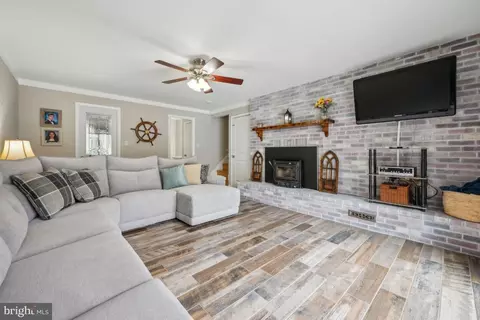 Entry Way - 211 Oak Ln, Tabernacle, NJ 08088 photo 5 of 5