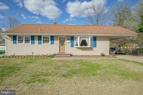 9 Thornton Pl, Mount Holly, NJ 08060
