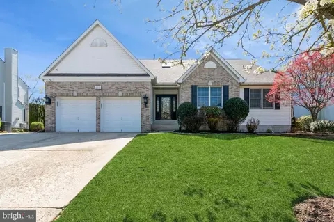 205 Amberfield Dr, Mount Laurel, NJ 08054