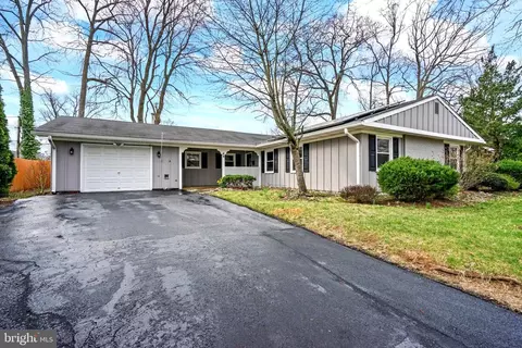 48 Enfield Ln, Willingboro, NJ 08046