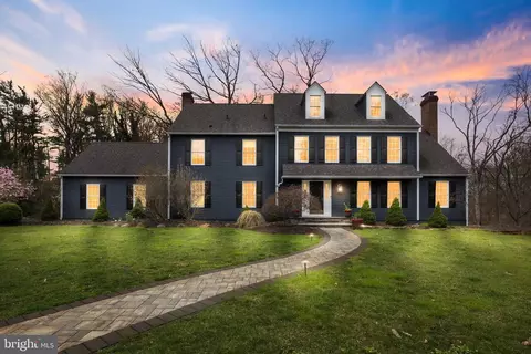 6 Cove Ct, Moorestown, NJ 08057