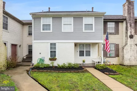 102 Bayberry Ct, Marlton, NJ 08053