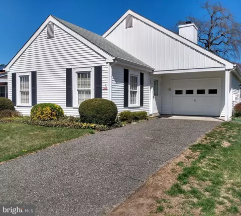 218 Huntington Dr, Southampton, NJ 08088