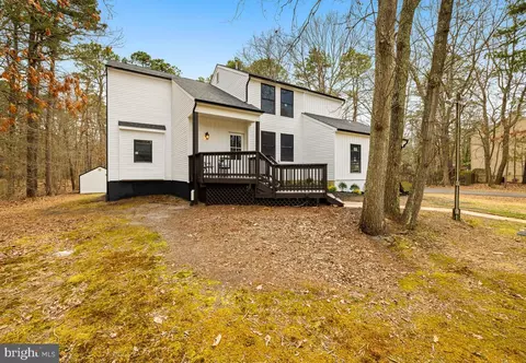 4 Tamarac Ln, Medford, NJ 08055