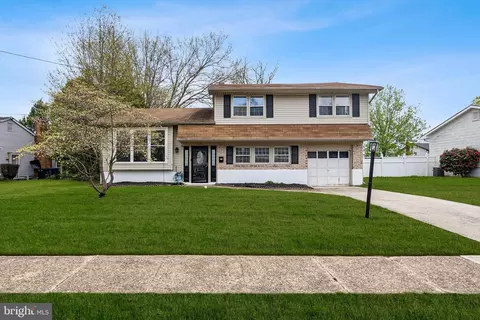 306 Colonial Rd, Edgewater Park, NJ 08010