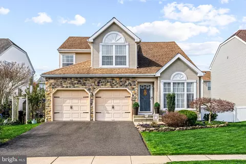 16 Dryden Dr, Burlington, NJ 08016